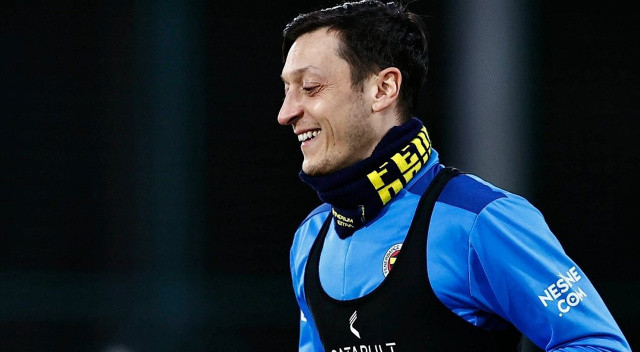 Mesut Özil Endonezya'ya mı transfer oluyor?