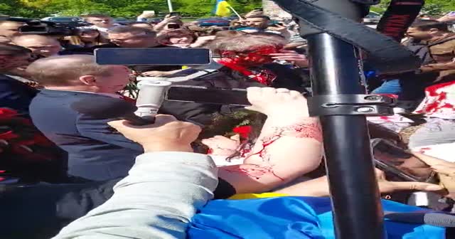 Rusya'nın Varşova Büyükelçisi’ne kırmızı boyalı protesto