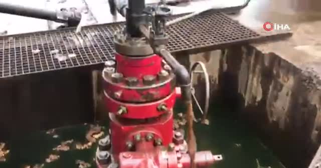 Adana'da bulunan petrolün vanadan akışı görüntülendi