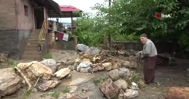 Adana da sele teslim! Araçlar hurdaya döndü, 3 köprü büyük zarar gördü