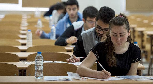 Barajsız ilk YKS başladı! 3 milyondan fazla aday ter döküyor