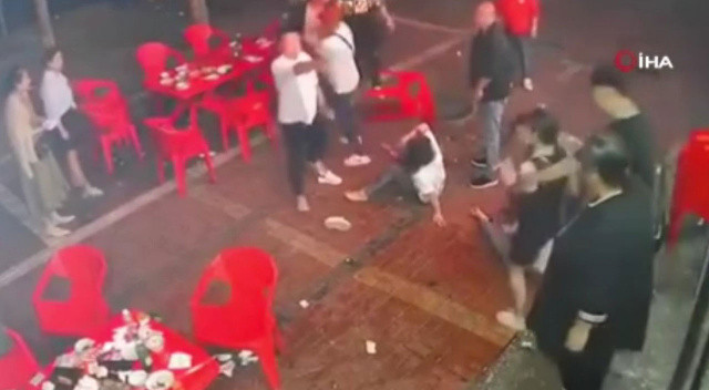 Çin’de akılalmaz olay! Yemek yiyen 3 kadın 9 kişi tarafından tekme tokat dövüldü