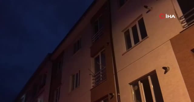 Dehşet anları... Eşini ve kendini bıçaklayıp evi ateşe verdi