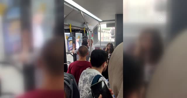 İstanbul’da ilginç kaza: İETT yardım aracı metrobüse çarptı