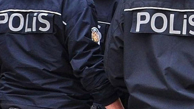 Laleli’de tramvay polis arabası ile çarpıştı, seferler durdu