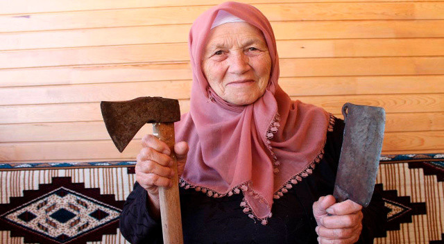 15 Temmuz'da balta ve satırla meydana inmişti! '86 yaşıma rağmen yine inerim'