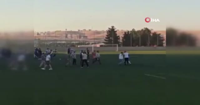 Futbol değil boks müsabakası... Futbolculardan meydan dayağı