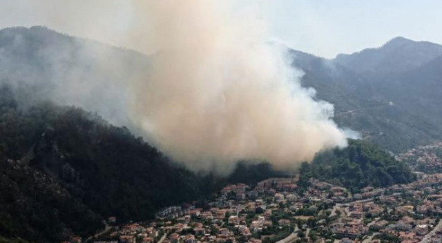 Marmaris’te yangın! Yerleşim yerlerine sıçradı: Müdahale sürüyor