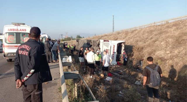 Afyonkarahisar’da asker adaylarını taşıyan otobüs devrildi: 30 yaralı