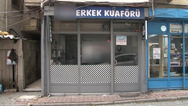 Berberde dehşet! Saçını kestirirken ayağından olacaktı