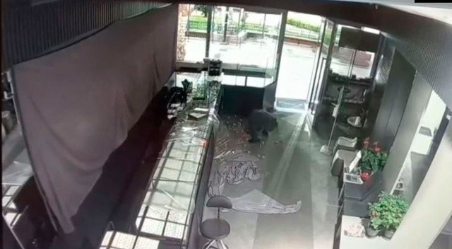 Torbalı soygun: Binlerce liralık altını saniyeler içinde çaldılar