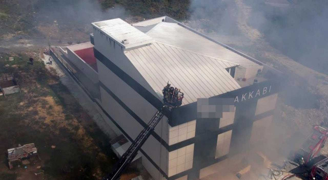 Arnavutköy’de ayakkabı fabrikasında yangın! Resmen can pazarı yaşandı