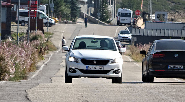 Bu yolda araçlar viteste olmadan 40 kilometre hızla rampa çıkıyor