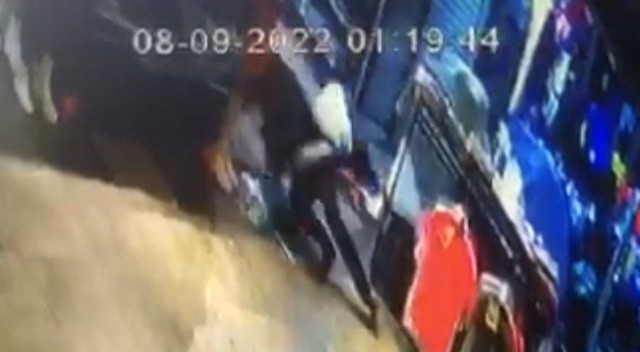 Eminönü'nde dehşet anlar! Yeraltı çarşısı savaş alanına döndü! Vatandaşlar canlarını zor kurtardı