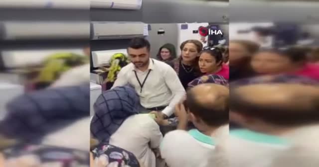 İndirim çılgınlığı... Bir tane kaldığını duyunca biber gazı çıkarıp tehditler savurdu