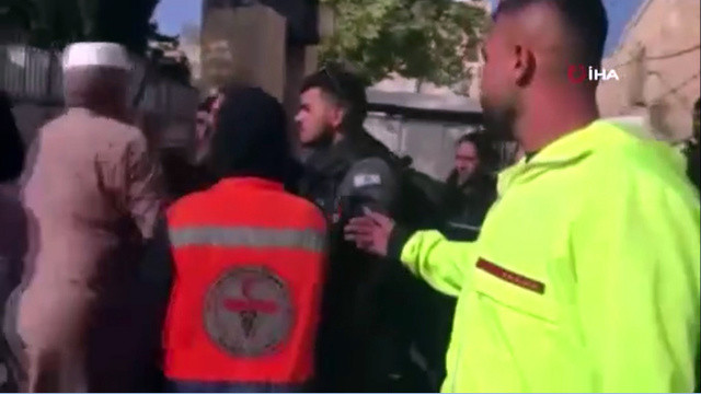 İsrail zulmü kamerada! Yaşlı adamı komaya soktular