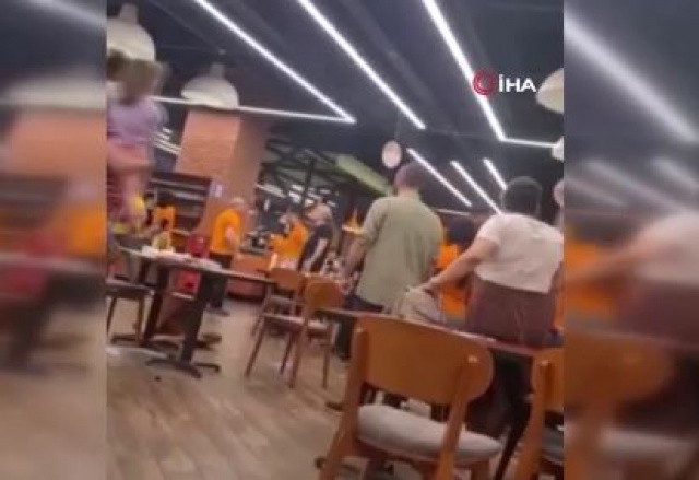 Köfteci Yusuf’ta müşteriler ile garsonlar birbirine girdi!