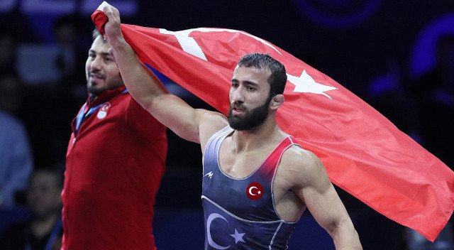 Milli güreşçi Burhan Akbudak Dünya şampiyonu! Geçen yıl gümüş, bu yıl altın