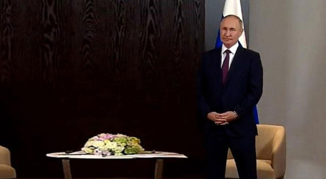 Putin'in Cumhurbaşkanı Erdoğan'ı beklerken yaptığı hareket, görüşmeye damga vurdu