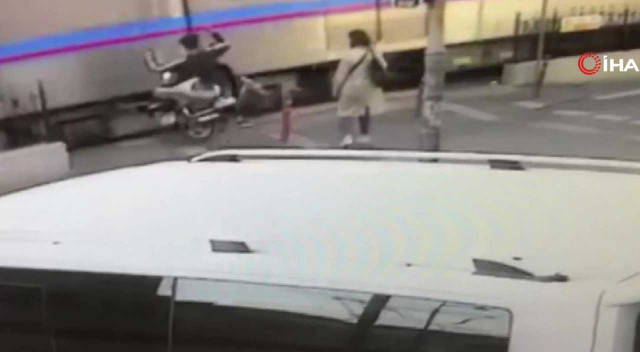 Sultangazi'de korkunç kaza! Yayaya çarpmamak için manevra yaptı, taramvayın altında kaldı