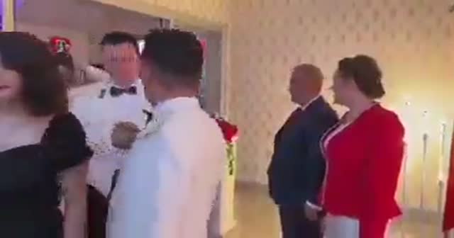 ‘Hadsizliğe’ tepki yağdı: Zafer bayramımda el sıkmayan askeri personel soyal medyada gündem oldu