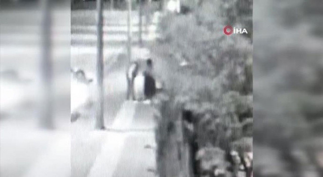 Ankara’da kız arkadaşına kafa atan kişi kameralara takıldı
