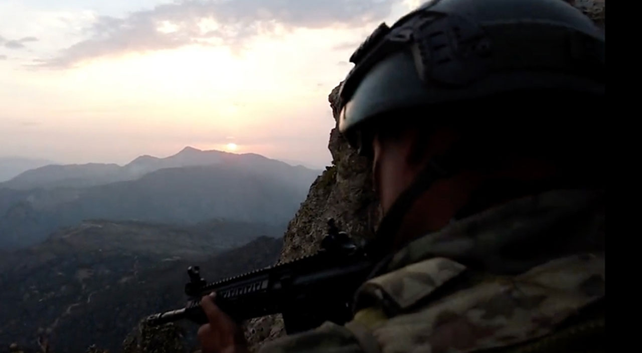 MSB Mehmetçik’in bir gününü paylaştı: “Her dağın zirvesi Mehmetçik”