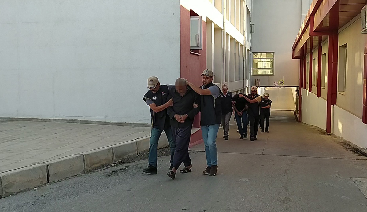 Adana'da El Kaide ve DEAŞ'ın sözde kadısı yakalandı
