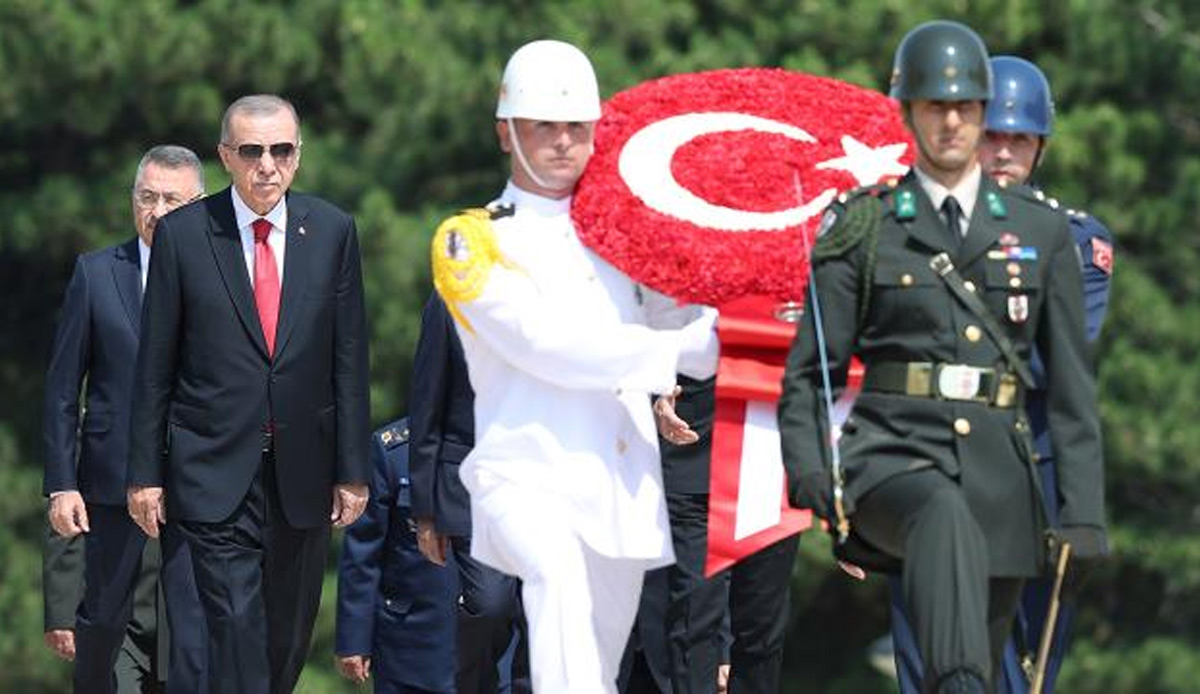Devlet erkanı Anıtkabir'de... Erdoğan'dan önemli mesaj