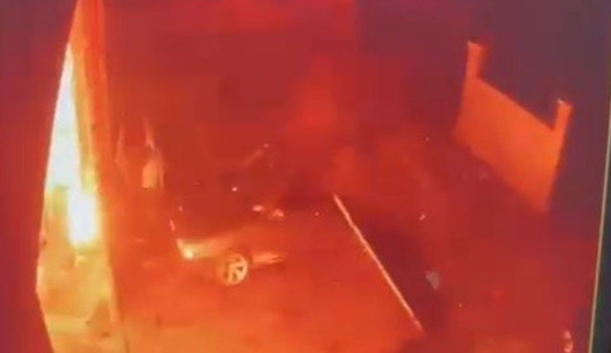 LPG tankı bomba gibi patladı! Demir kapı yerinden söküldü, alevler her yeri sardı…
