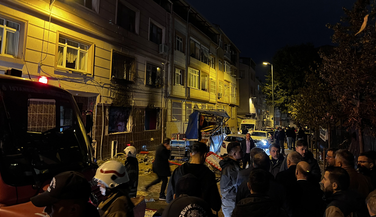 Fatih’te ekipler doğalgaz çalışması yaparken patlama oldu