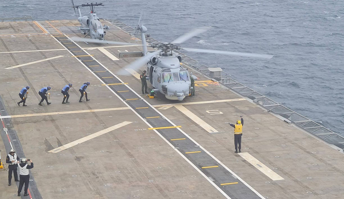 MSB ‘Asil milletimizi gururlandıracak fotoğraf’ diyerek duyurdu: Deniz Kuvvetleri'nin helikopterleri LHD ANADOLU Gemisi'ne konuşlandı