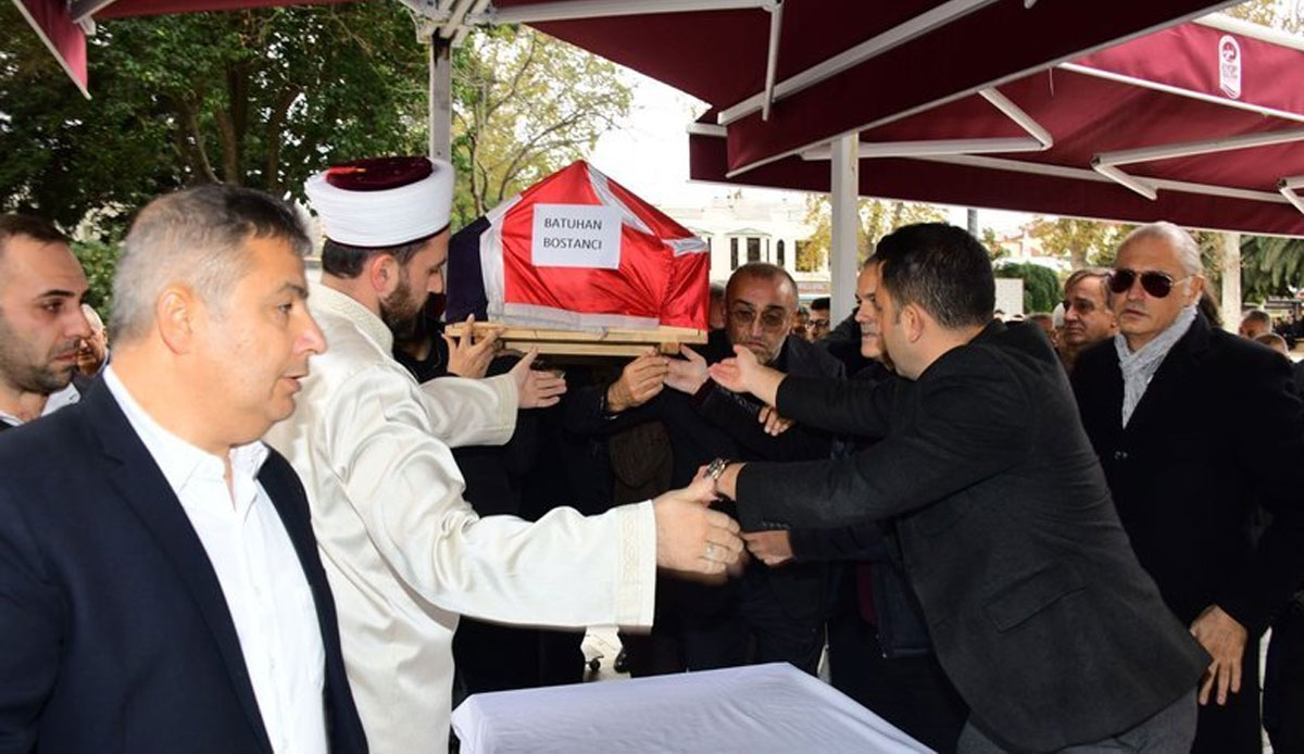 Batuhan Bostancı Eyüp Sultan Camii’nde kılınan cenaze namazıyla son yolculuğuna uğurlandı