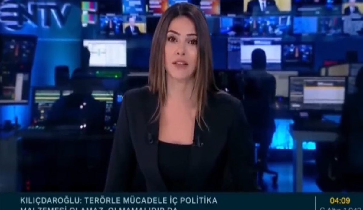 Depreme canlı yayında yakalandı