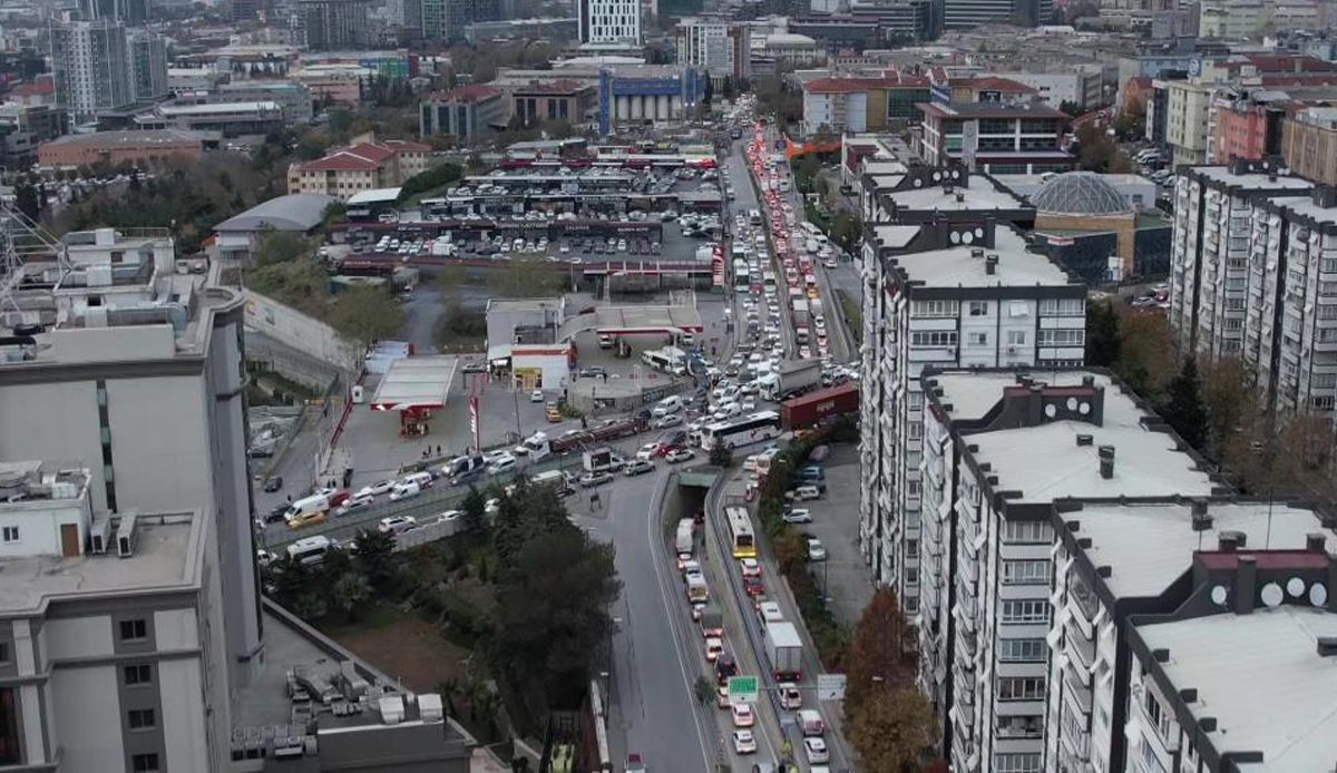 İstanbul’da alışveriş nedeniyle trafik yoğunluğu oluştu