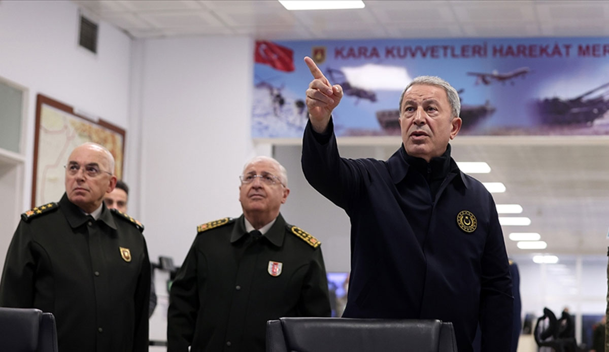 Şehit haberleri sonrası acil toplandılar: Bakan Akar TSK komuta kademesi ile Kara Kuvvetleri Harekat Merkezi'nde