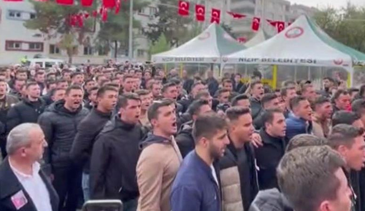 Tüyler diken diken oldu! Kahraman şehide anlamlı veda... Silah arkadaşları hep bir ağızda söyledi!