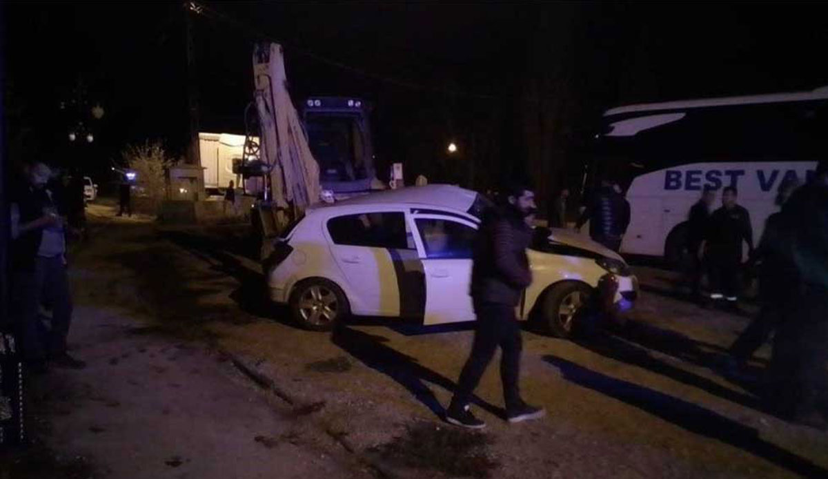 Yolcu otobüsü, otomobili biçti: Komiser yardımcısı öldü, oğlu yaralandı