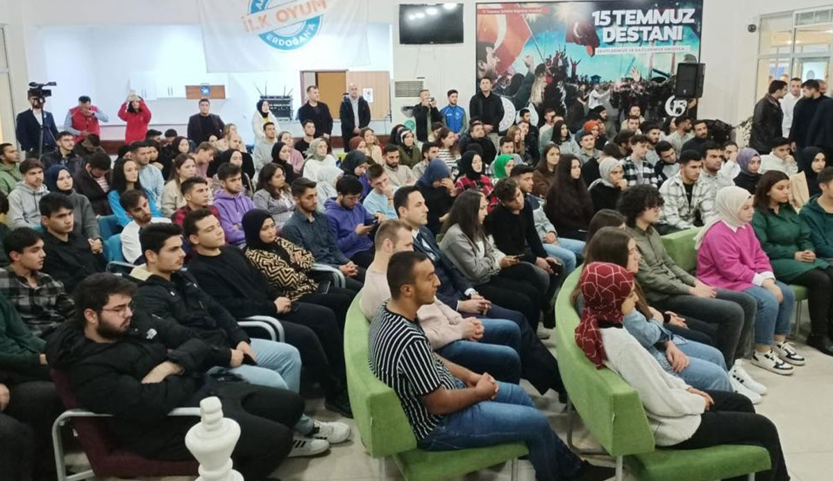 Bakan Akar gençlerin ısrarına kayıtsız kalamadı! Cumhurbaşkanı Erdoğan'ı aradı
