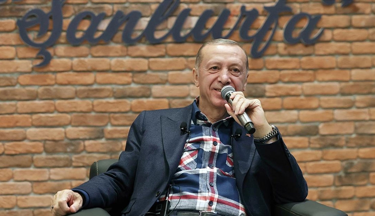 Cumhurbaşkanı Erdoğan gençlik buluşmasında: Ne sağdayız ne solda, biz siyasetin merkezindeyiz