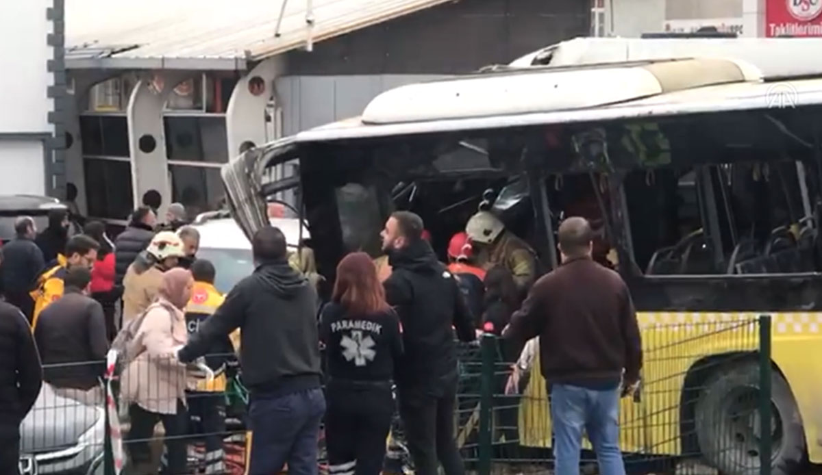 Son dakika: İstanbul'da tramvay ile otobüs çarpıştı!