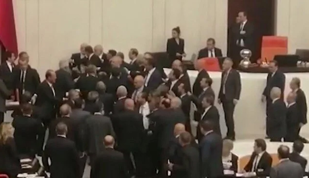Meclis'te kavga! Başına darbe alan İYİ Partili Hüseyin Örs yoğun bakıma alındı