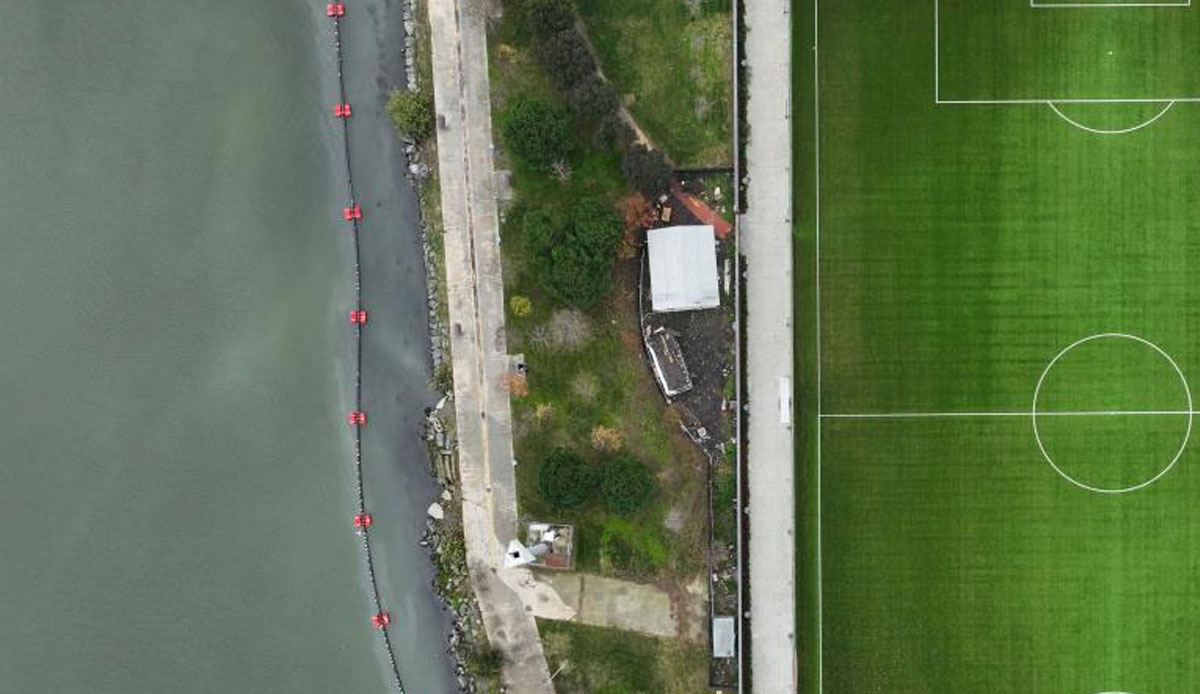 Haliç’te korkutan görüntü: Kötü kokular etrafa yayıldı, su kahverengiye döndü