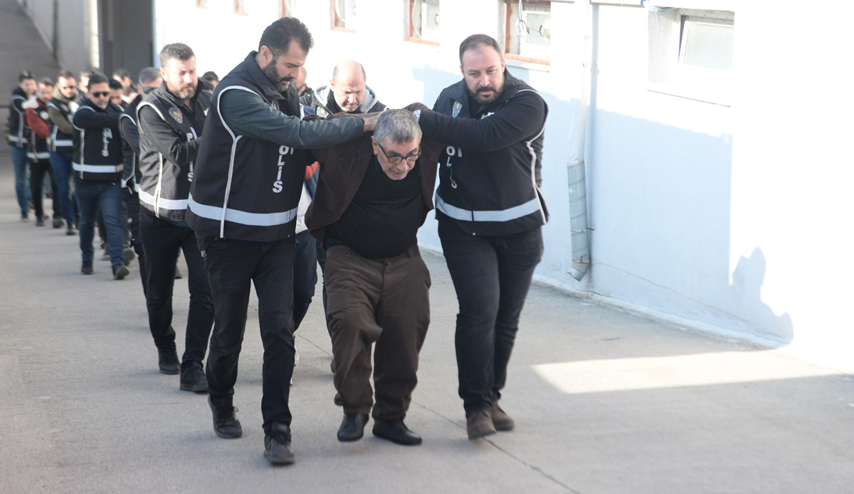 Adana'da faiz çetesine Silindir operasyonu: 14 gözaltı