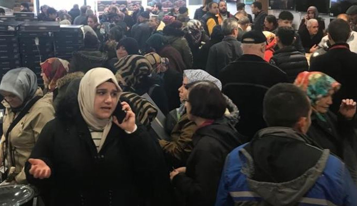 Fiyatlar yarı yarıya indi, izdiham çıktı!