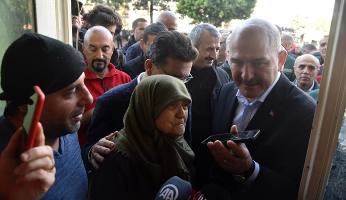 Cumhurbaşkanı Erdoğan ile Antalya'daki sel mağduru Zülfiye Teyze arasında samimi diyalog