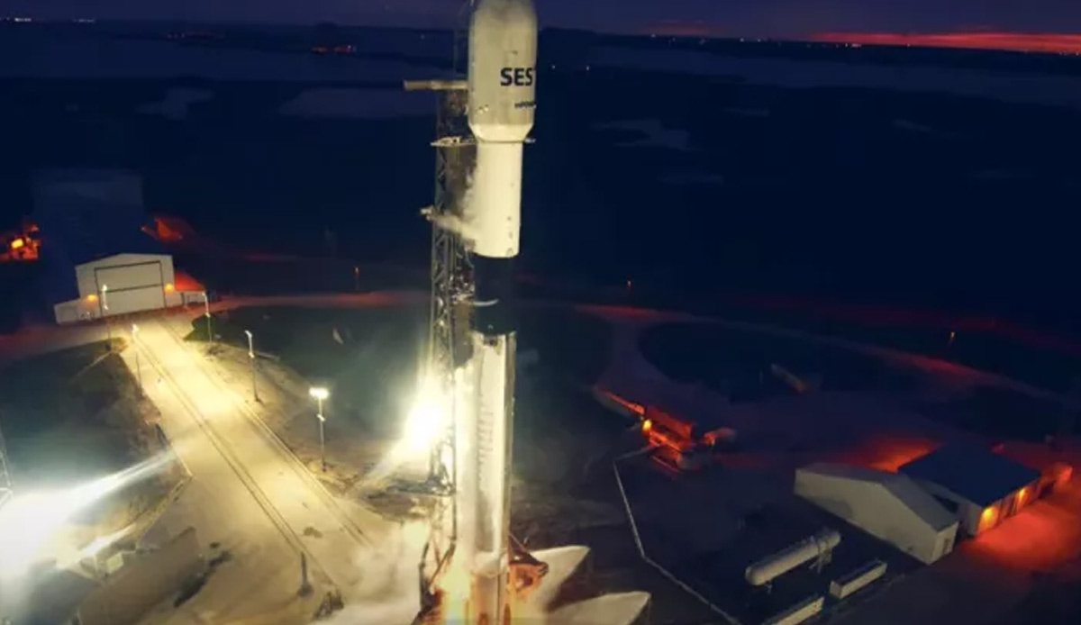 SpaceX Falcon-9 roketini internet uyduları için havalandırdı