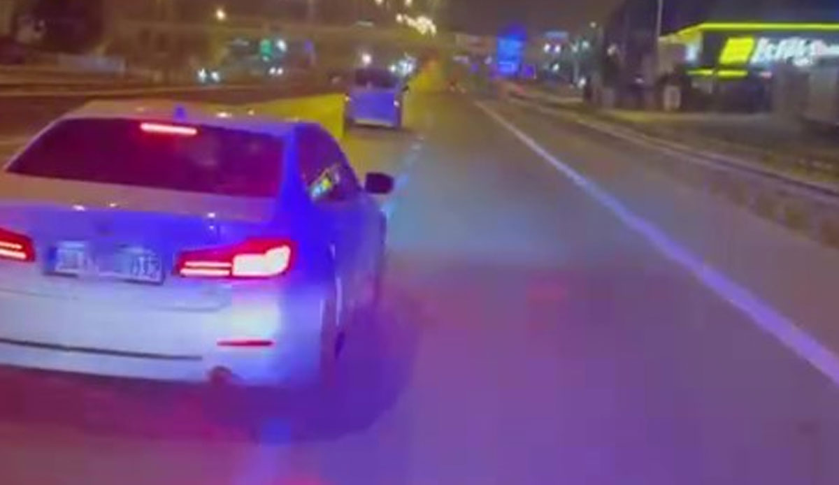 Maltepe’de pes dedirten anlar! Ambulansa yol vermemek için önüne kırdı