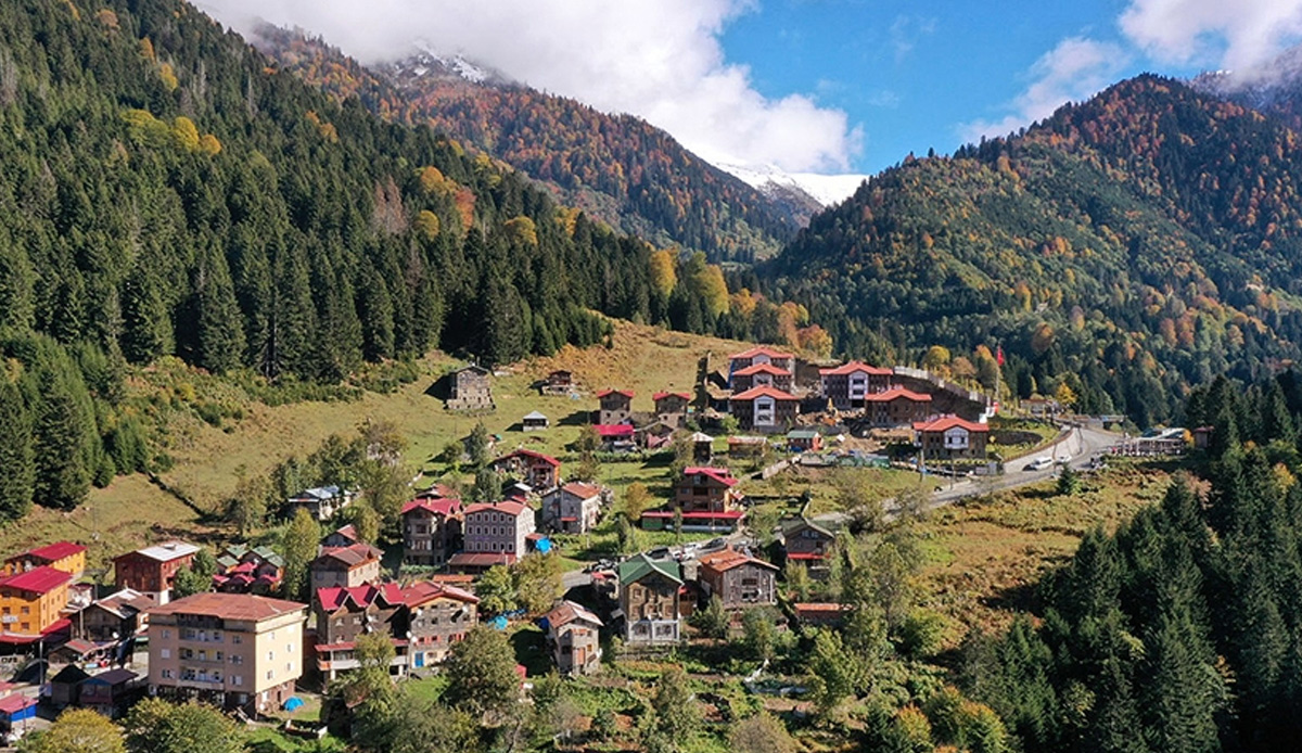 Bakanı Kurum'dan Ayder Yaylası açıklaması: Güzelliğini bozan yapıları kaldırıyoruz