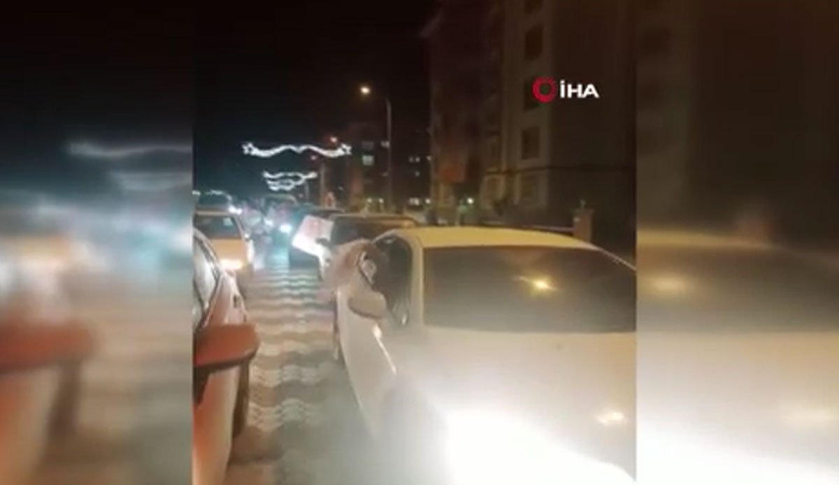 EYT müjdesini konvoy yaparak kutladılar